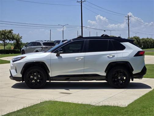 2023 Toyota RAV4 Hybrid SE