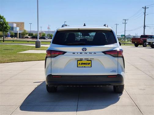 2021 Toyota Sienna XLE 8 Passenger