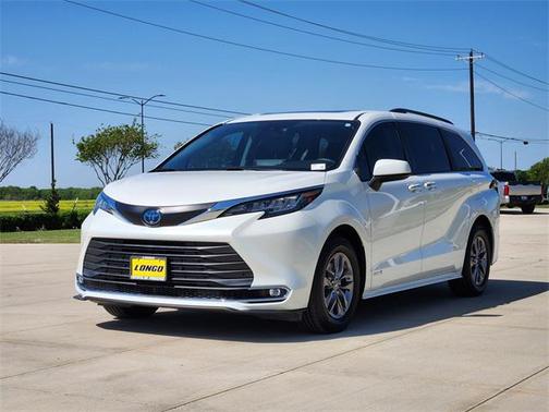 2021 Toyota Sienna XLE 8 Passenger