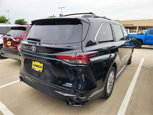 2022 Toyota Sienna XSE 7 Passenger