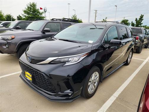 2022 Toyota Sienna XSE 7 Passenger
