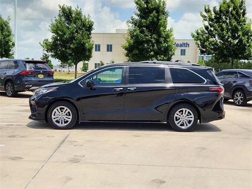 2022 Toyota Sienna XSE 7 Passenger