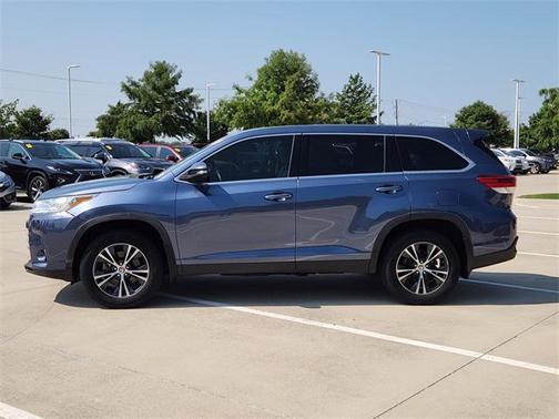 2019 Toyota Highlander LE I4