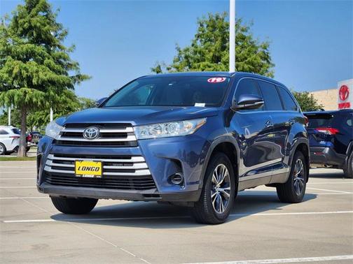 2019 Toyota Highlander LE I4