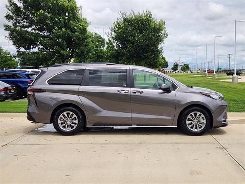 2023 Toyota Sienna XLE