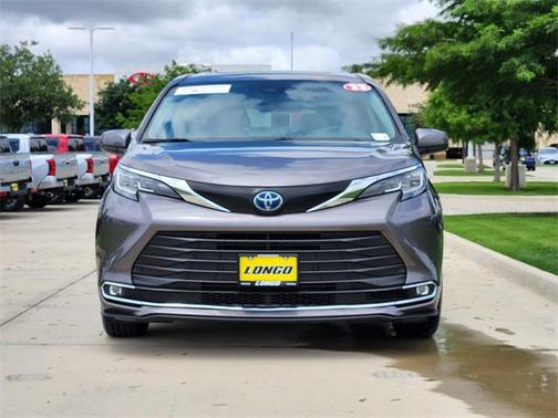 2023 Toyota Sienna XLE