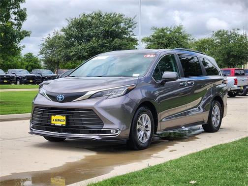 2023 Toyota Sienna XLE