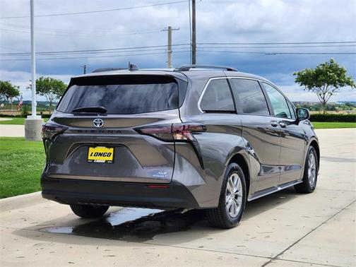 2023 Toyota Sienna XLE