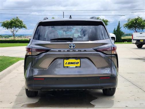 2023 Toyota Sienna XLE