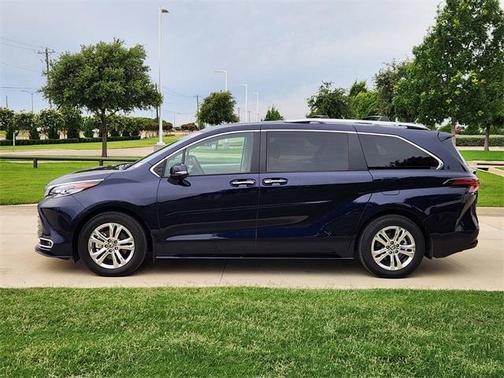 2023 Toyota Sienna Platinum 7 Passenger