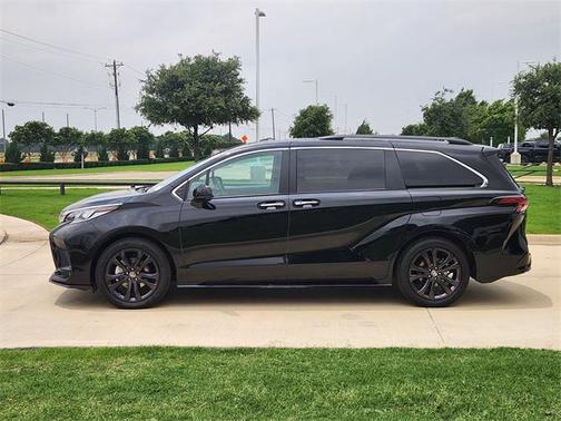 2023 Toyota Sienna XSE 7 Passenger