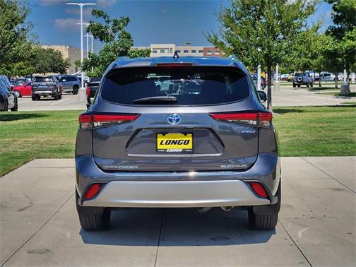 2022 Toyota Highlander Hybrid Platinum