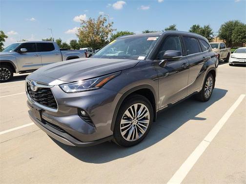 2022 Toyota Highlander Hybrid Platinum