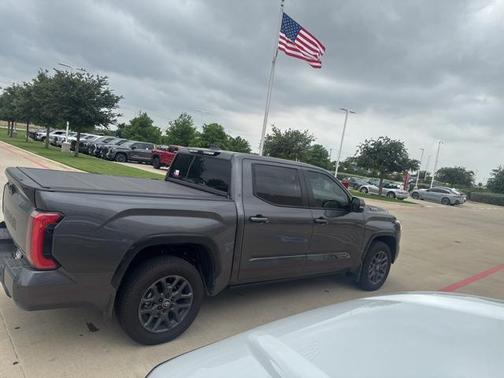 2025 Toyota Tundra Hybrid Platinum