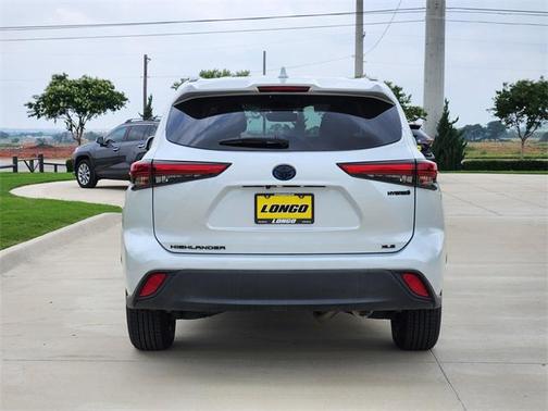 2022 Toyota Highlander Hybrid XLE