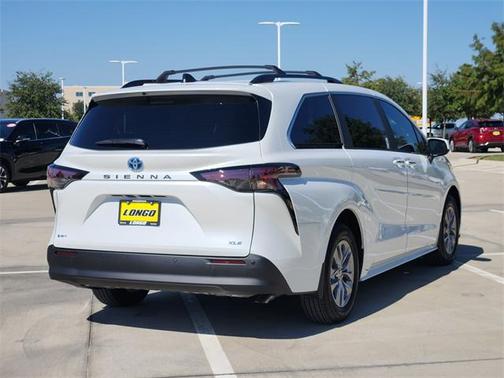 2025 Toyota Sienna XLE