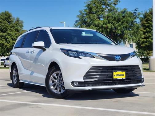 2025 Toyota Sienna XLE