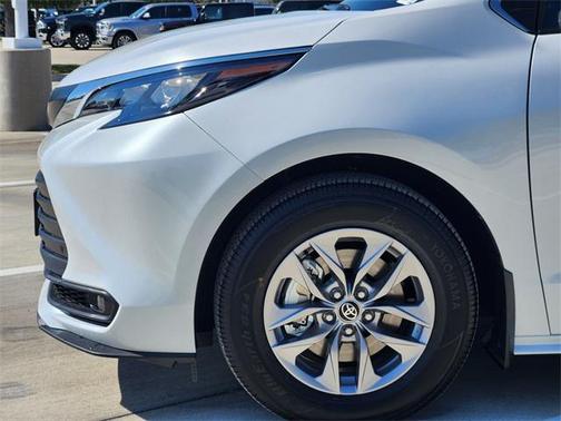 2025 Toyota Sienna XLE