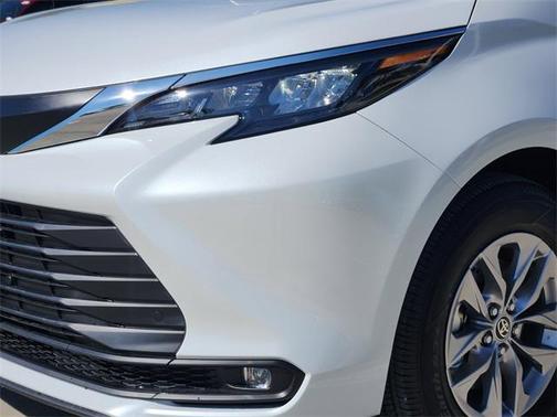 2025 Toyota Sienna XLE