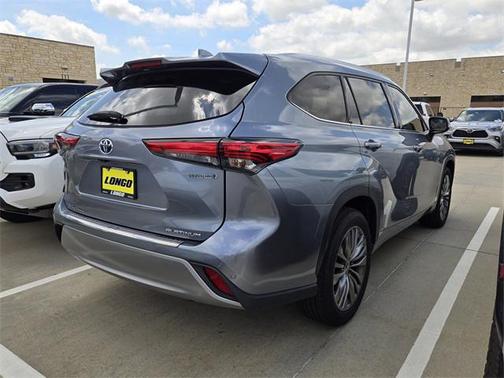 2021 Toyota Highlander Hybrid Platinum
