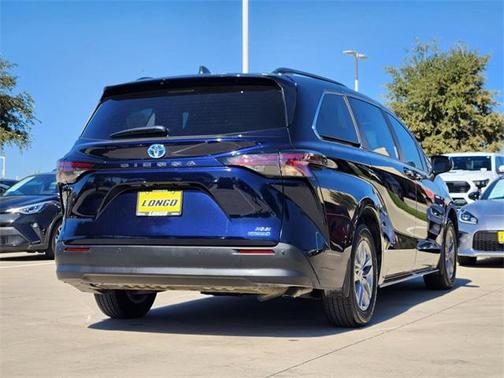 2024 Toyota Sienna XLE