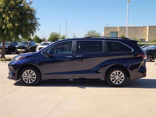 2024 Toyota Sienna XLE