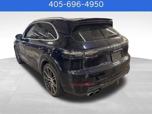 Moonlight Blue Metallic 2019 Porsche Cayenne Turbo