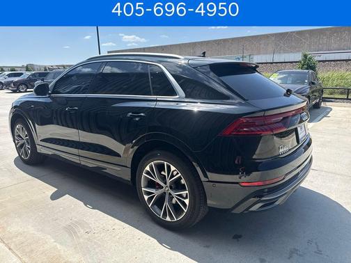 Mythos Black Metallic 2022 Audi Q8 55 Prestige