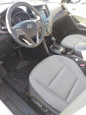2017 Hyundai SANTA FE SE