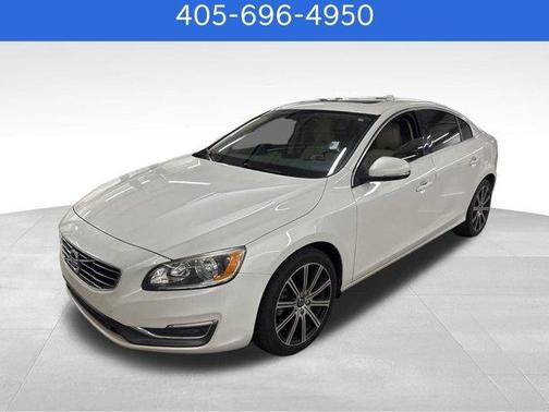 Crystal White Pearl 2017 Volvo S60 Inscription T5