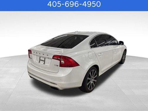Crystal White Pearl 2017 Volvo S60 Inscription T5