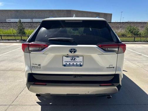 2022 Toyota RAV4 Hybrid SE