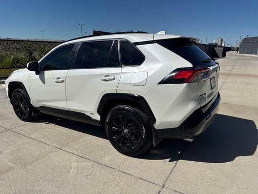 2022 Toyota RAV4 Hybrid SE
