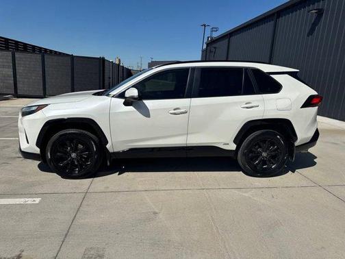 2022 Toyota RAV4 Hybrid SE