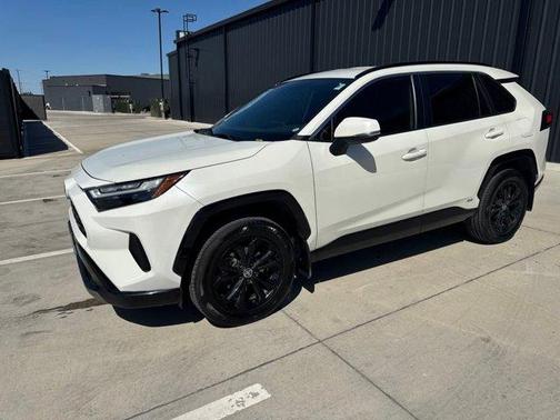 2022 Toyota RAV4 Hybrid SE