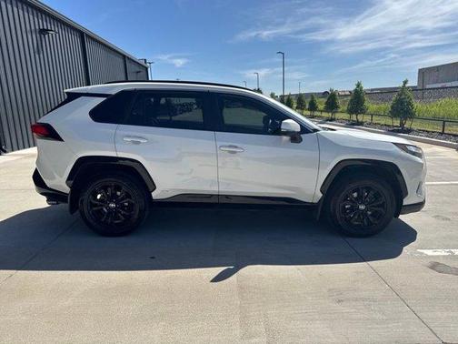 2022 Toyota RAV4 Hybrid SE