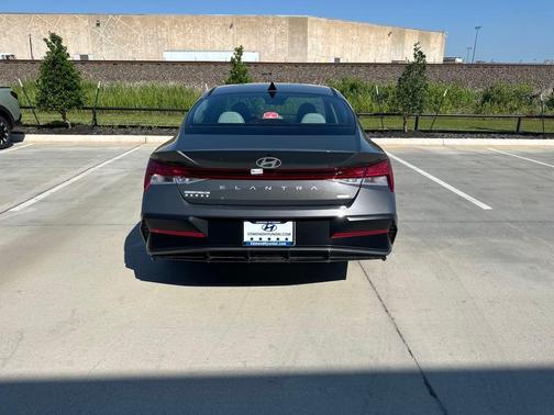2025 Hyundai ELANTRA HEV Limited