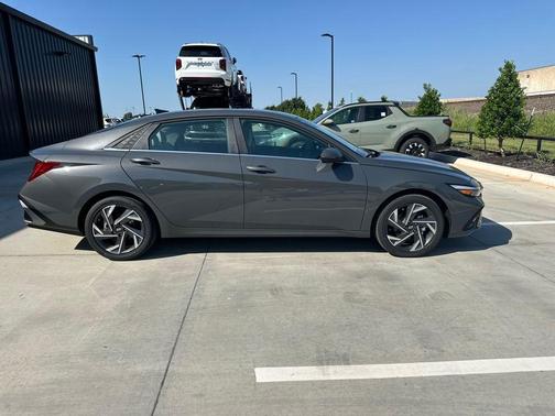 2025 Hyundai ELANTRA HEV Limited