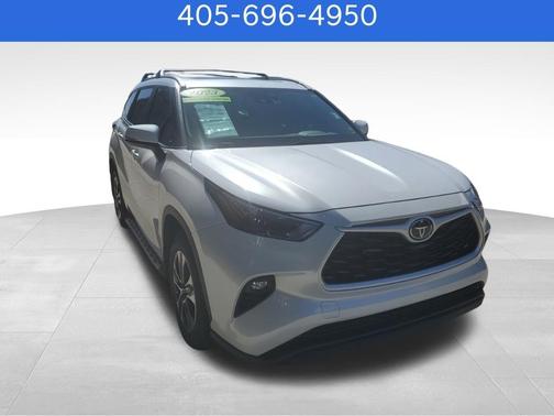 Wind Chill Pearl 2023 Toyota Highlander XLE