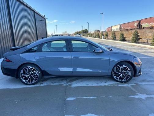2025 Hyundai IONIQ 6 SEL