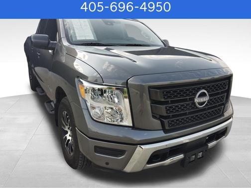 2023 Nissan Titan SV