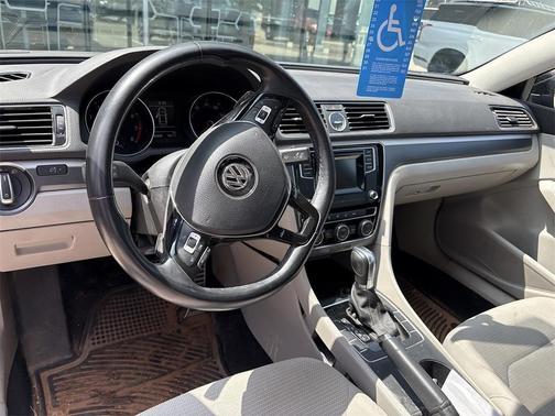 2016 Volkswagen Passat 1.8T R-Line