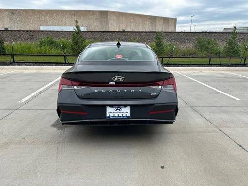2025 Hyundai ELANTRA HEV SEL Sport