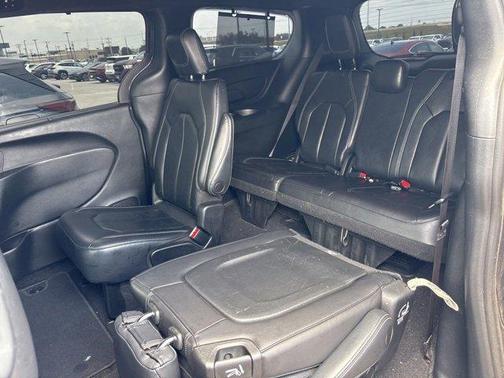 2022 Chrysler Pacifica Touring-L