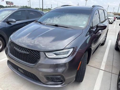 2022 Chrysler Pacifica Touring-L