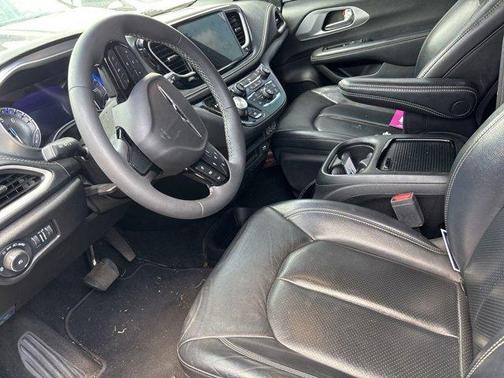 2022 Chrysler Pacifica Touring-L