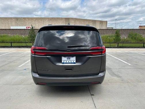 2022 Chrysler Pacifica Touring-L