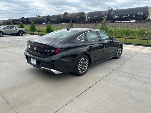 2025 Hyundai SONATA Hybrid Limited