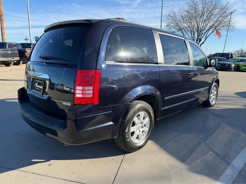 2010 Chrysler Town & Country Touring