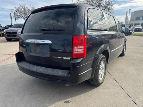 2010 Chrysler Town & Country Touring